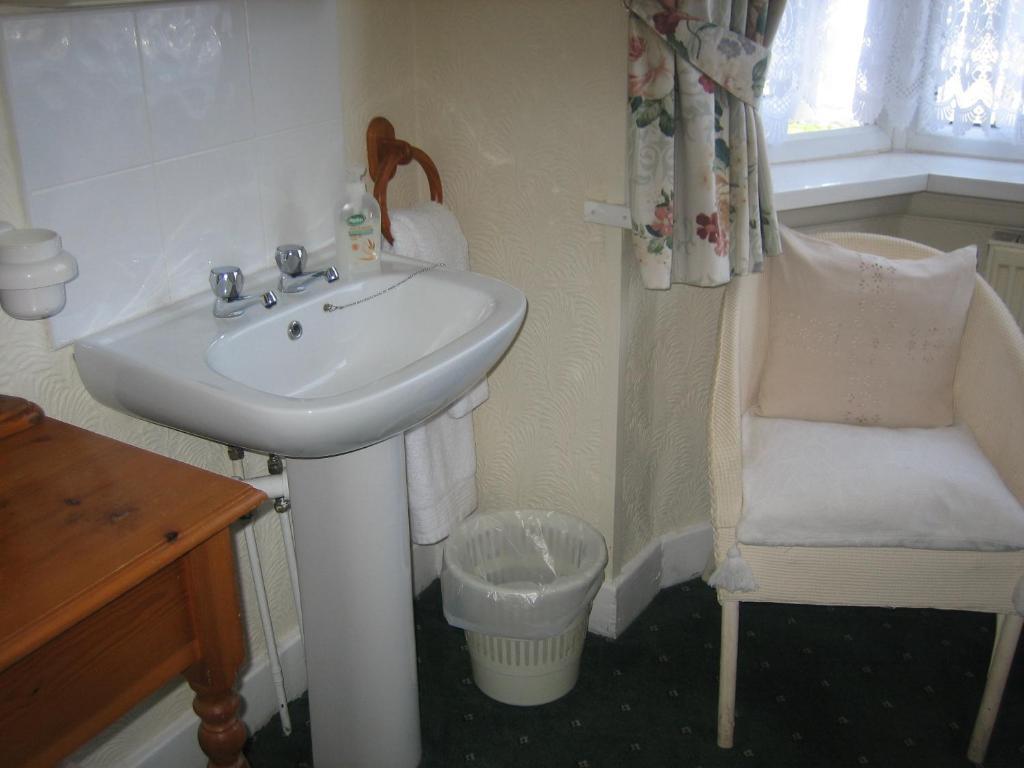 Gables Nest Bed & Breakfast Birmingham Bilik gambar